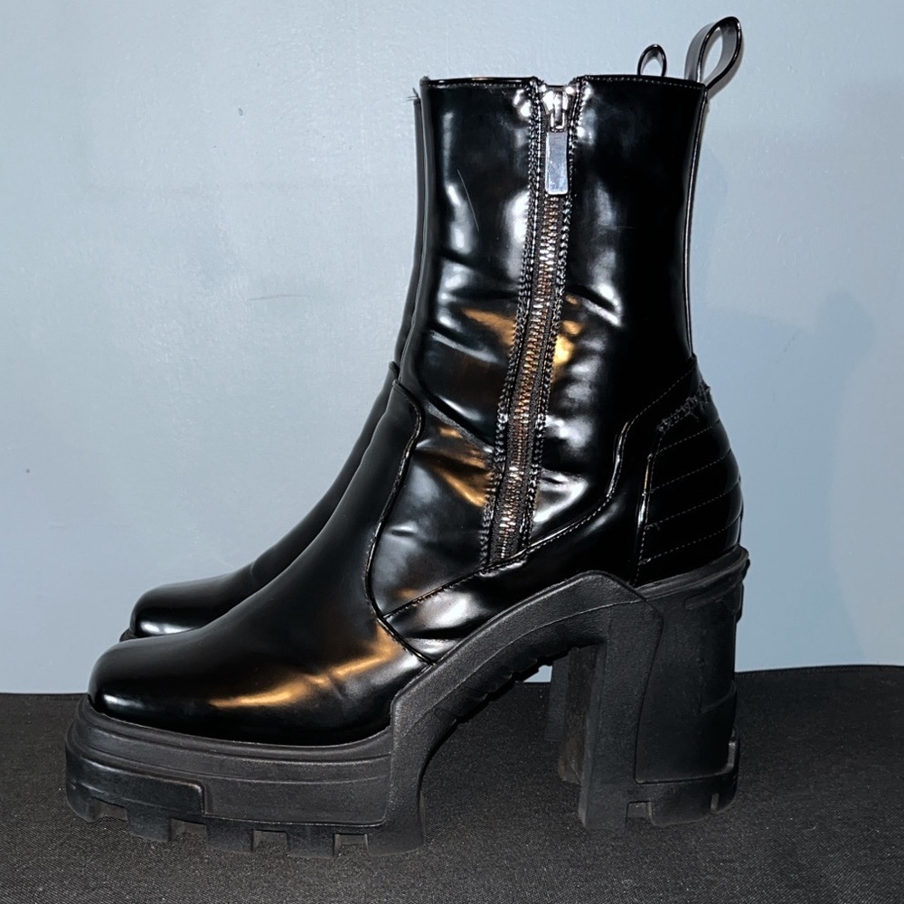 ASOS design MENS boots US 10